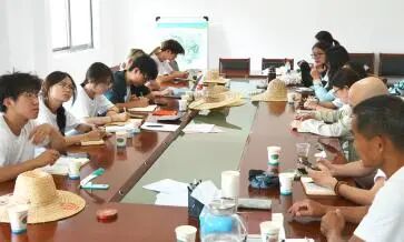 团队在大东坝镇、馒头山村座谈、三都乡助农(2/3)