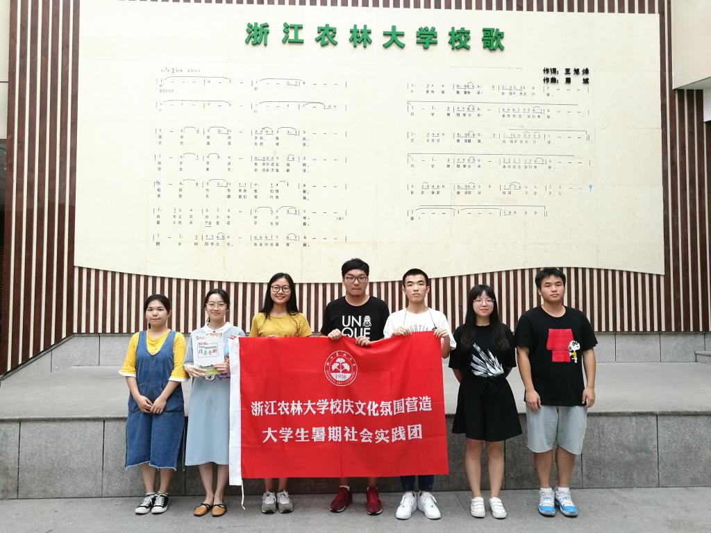 团队成员合影