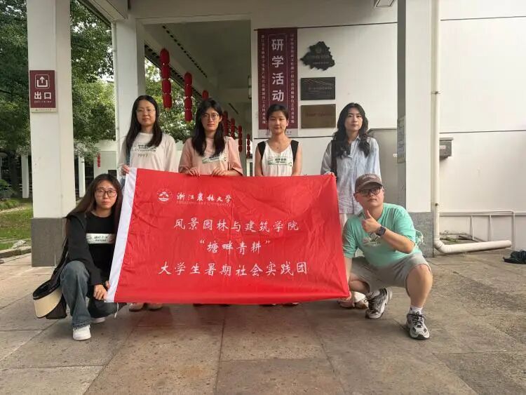 图为团队成员合照