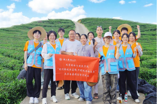 图为实践团合影