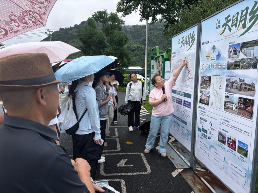 图为对天目月乡组团发展的介绍
