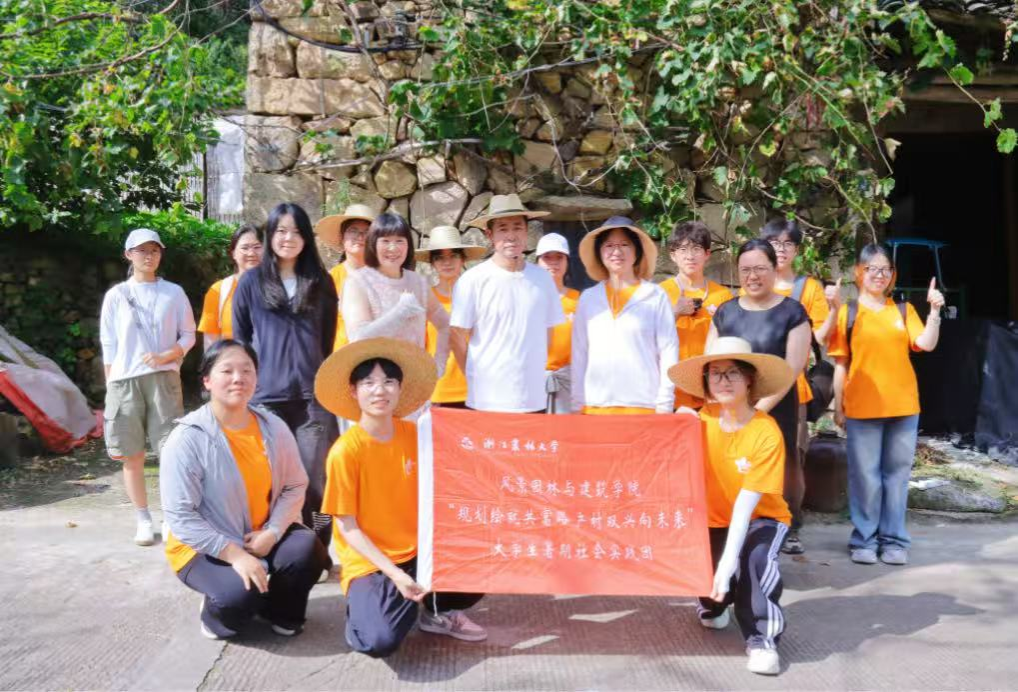 图为实践团合影