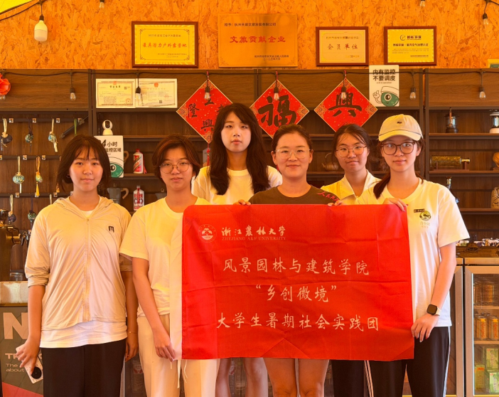 图为团队成员合影