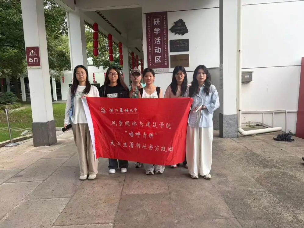 图为团队成员合照