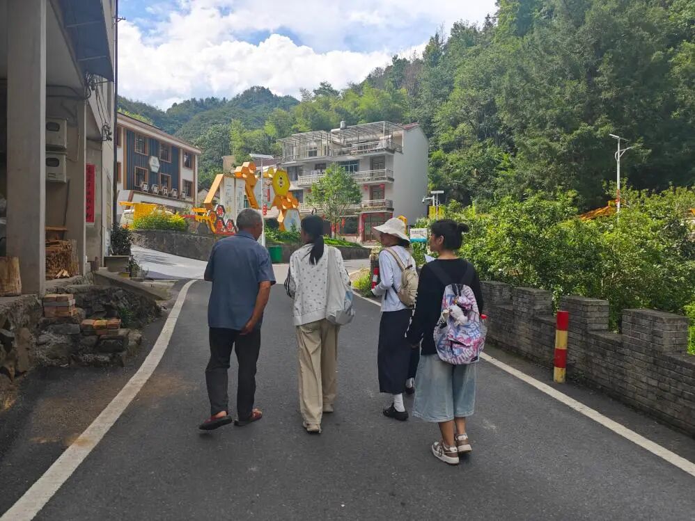 图为团队实地走访
