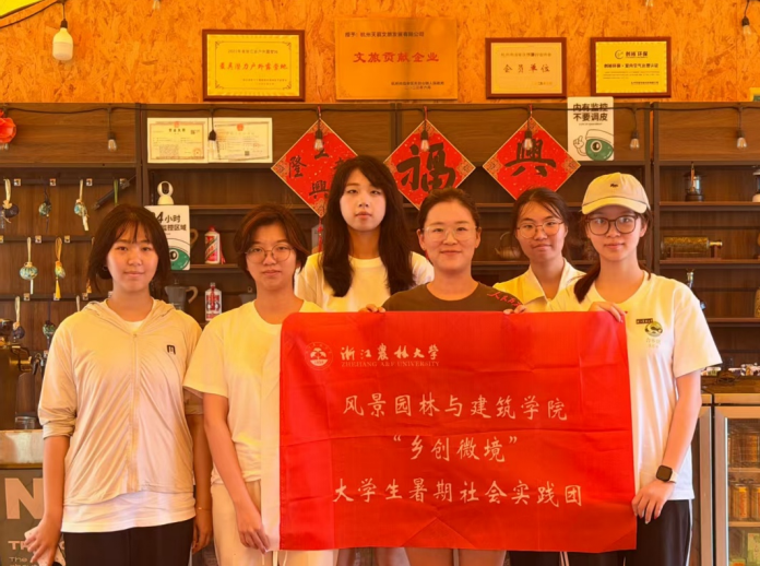 图为本次实践团队成员合影
