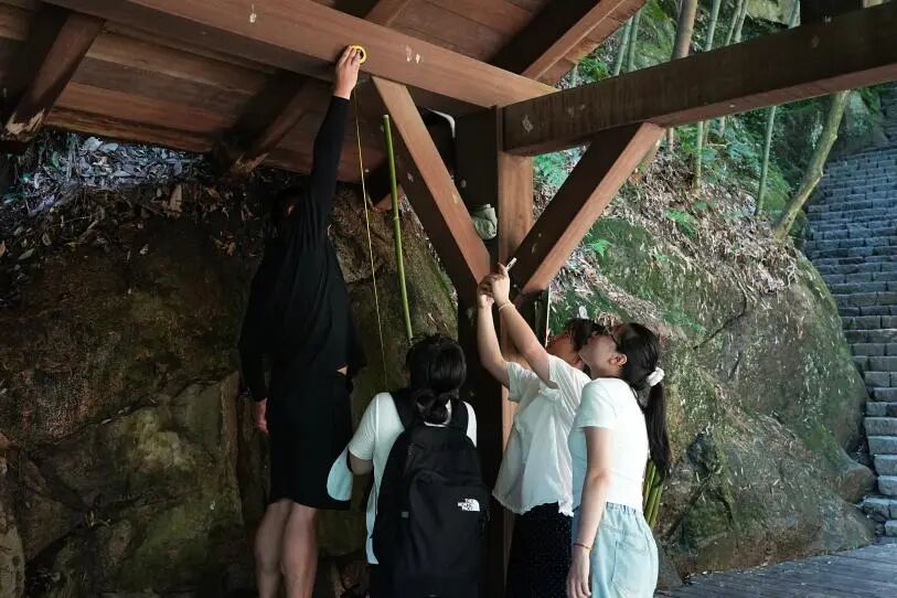 图为实践团进行节点测绘