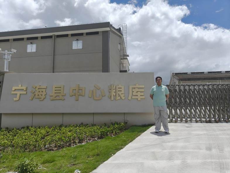 团队成员在宁海县中心粮库