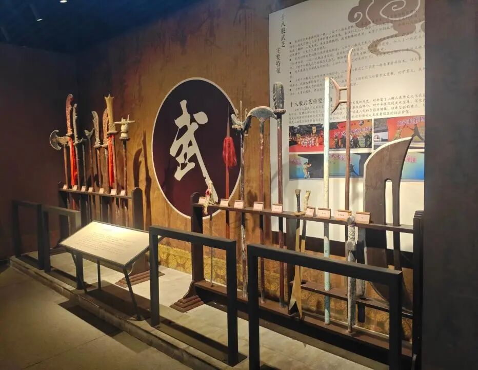 图为团队成员实地走访调研上田村武术文化资源