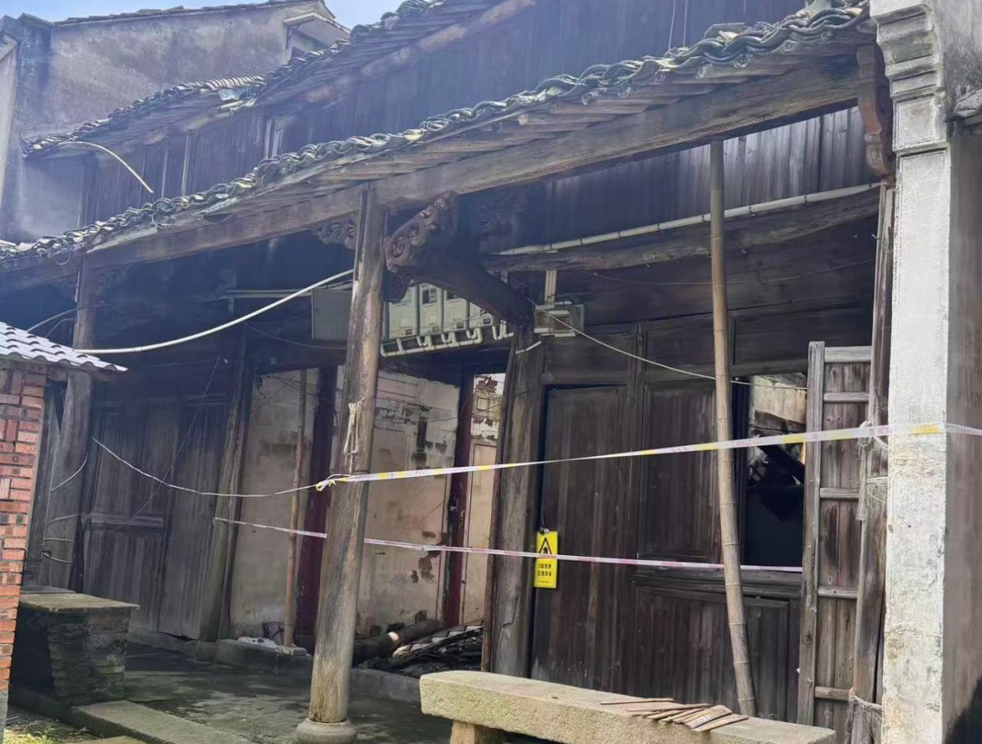 图2 受台风影响的古建筑