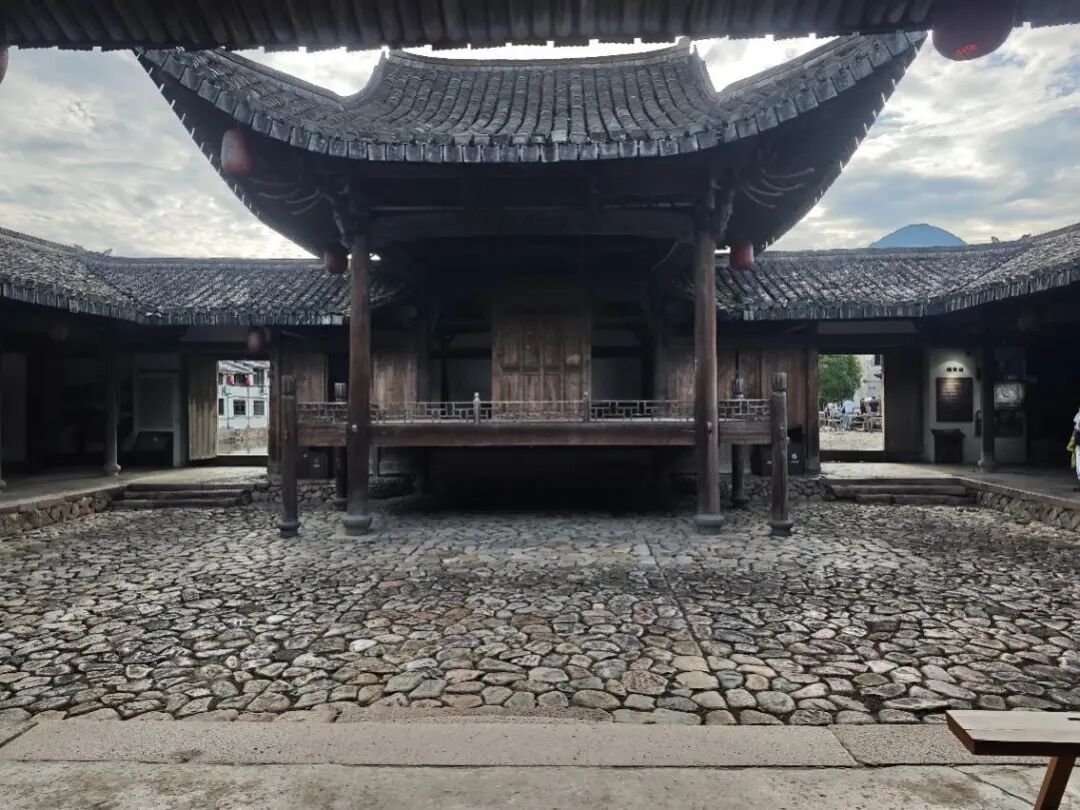 图为苍坡古村传统祠堂内部