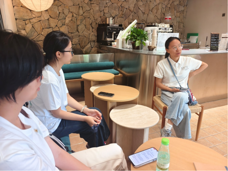 图4为团队对格林月乡咖啡经营者金女士进行访谈