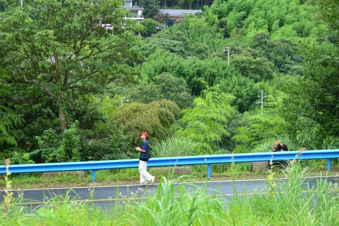 团队成员走访汤家山骑行路段