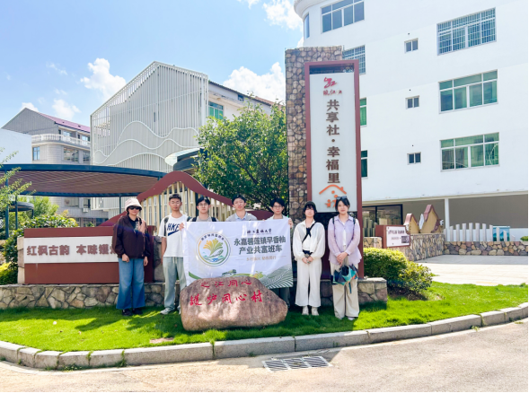 图为镬炉村合照
