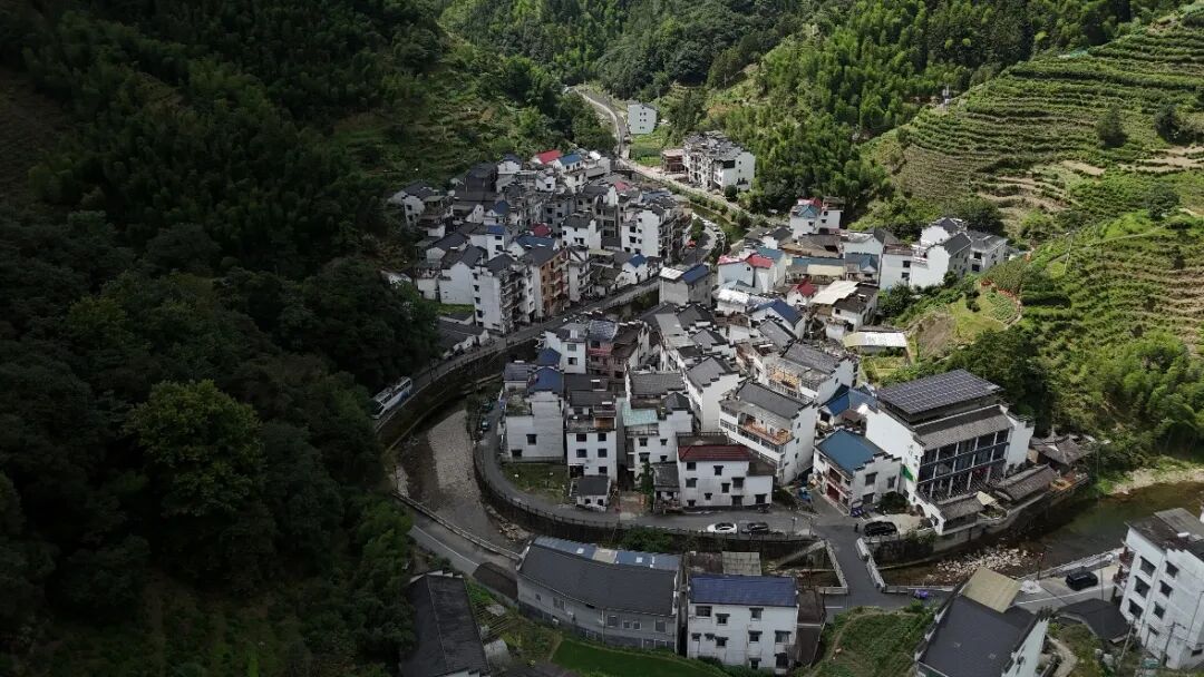 图为航拍龙门村，村落天然格局形似太极