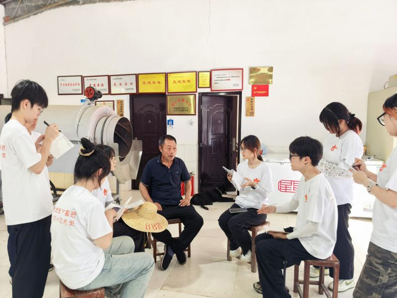 图1实践团采访叶占形书记