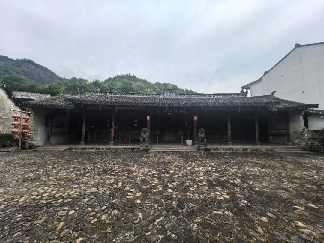 图为实践团拍摄记录陈氏宗祠外部风貌