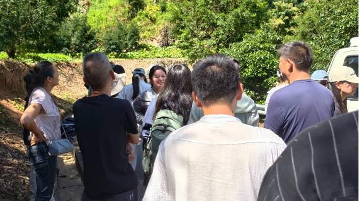 图为实践团偶遇北京考察团