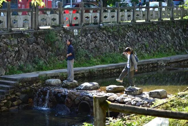 实践团队开展溪流踏勘